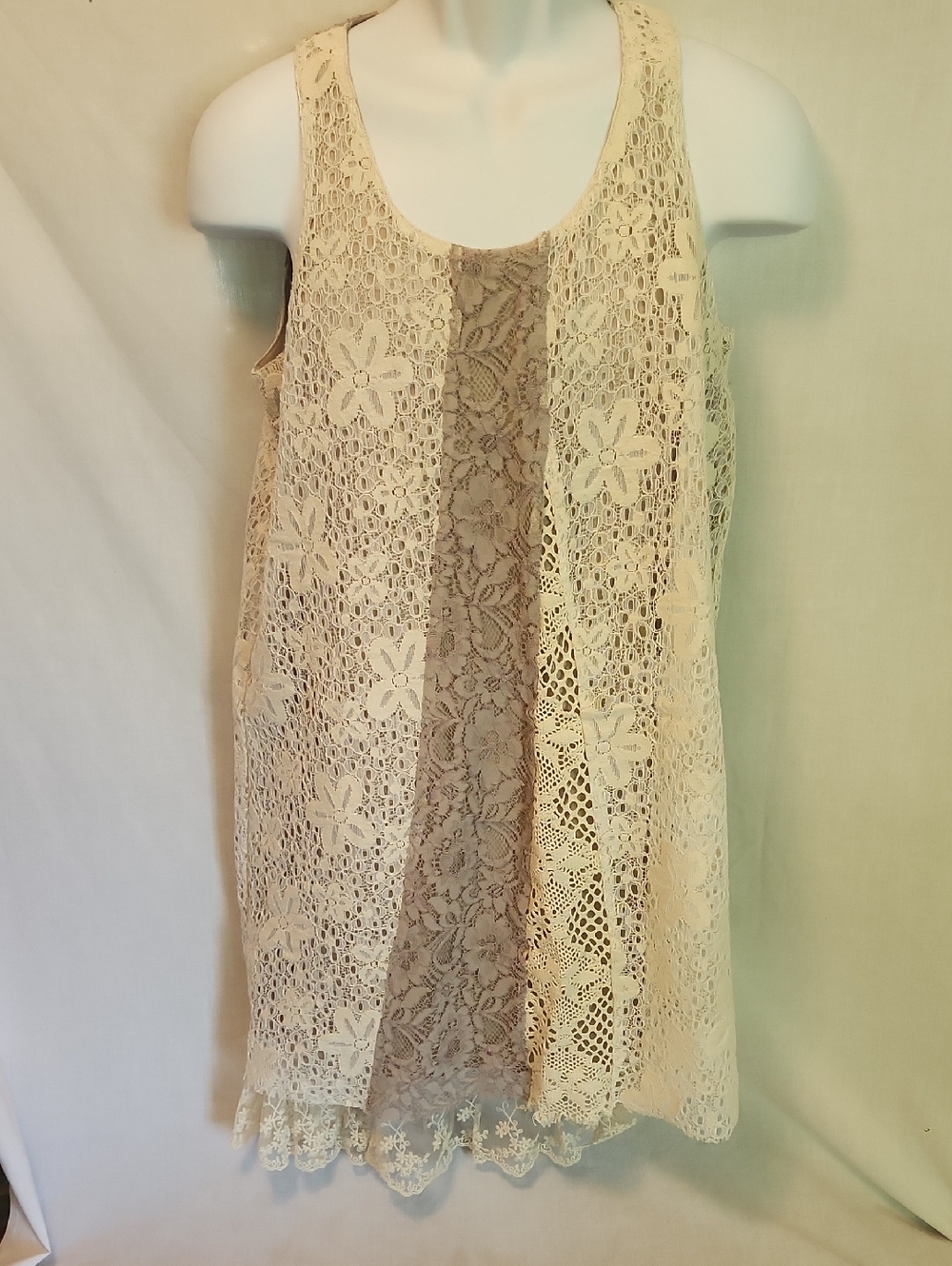 Mystree Cream Lace-Trim Tank Top